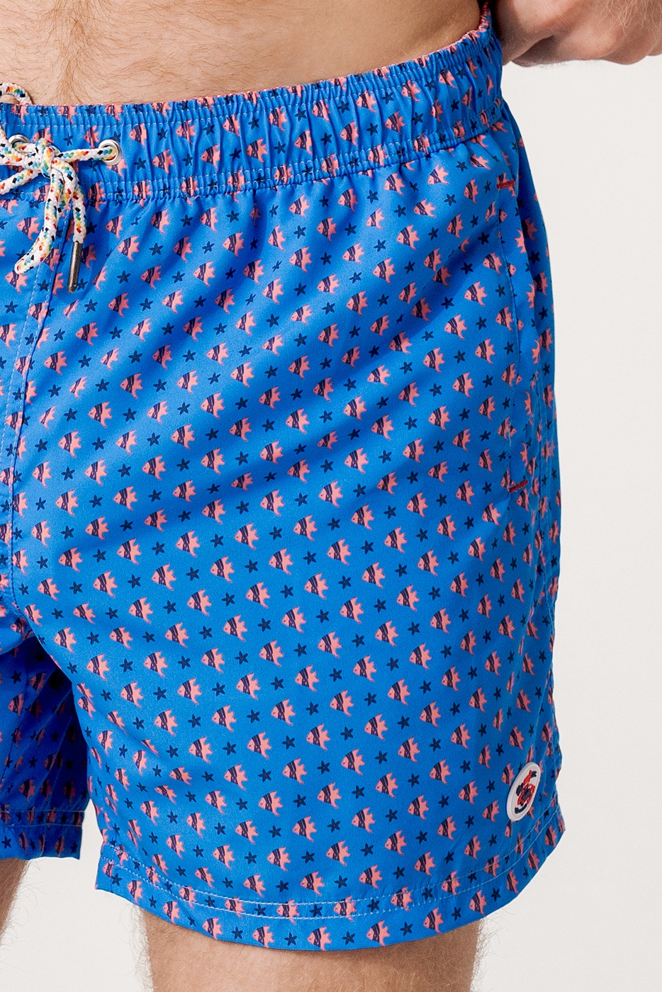 Bañador peces tropicales y estrellas de mar azul eléctrico