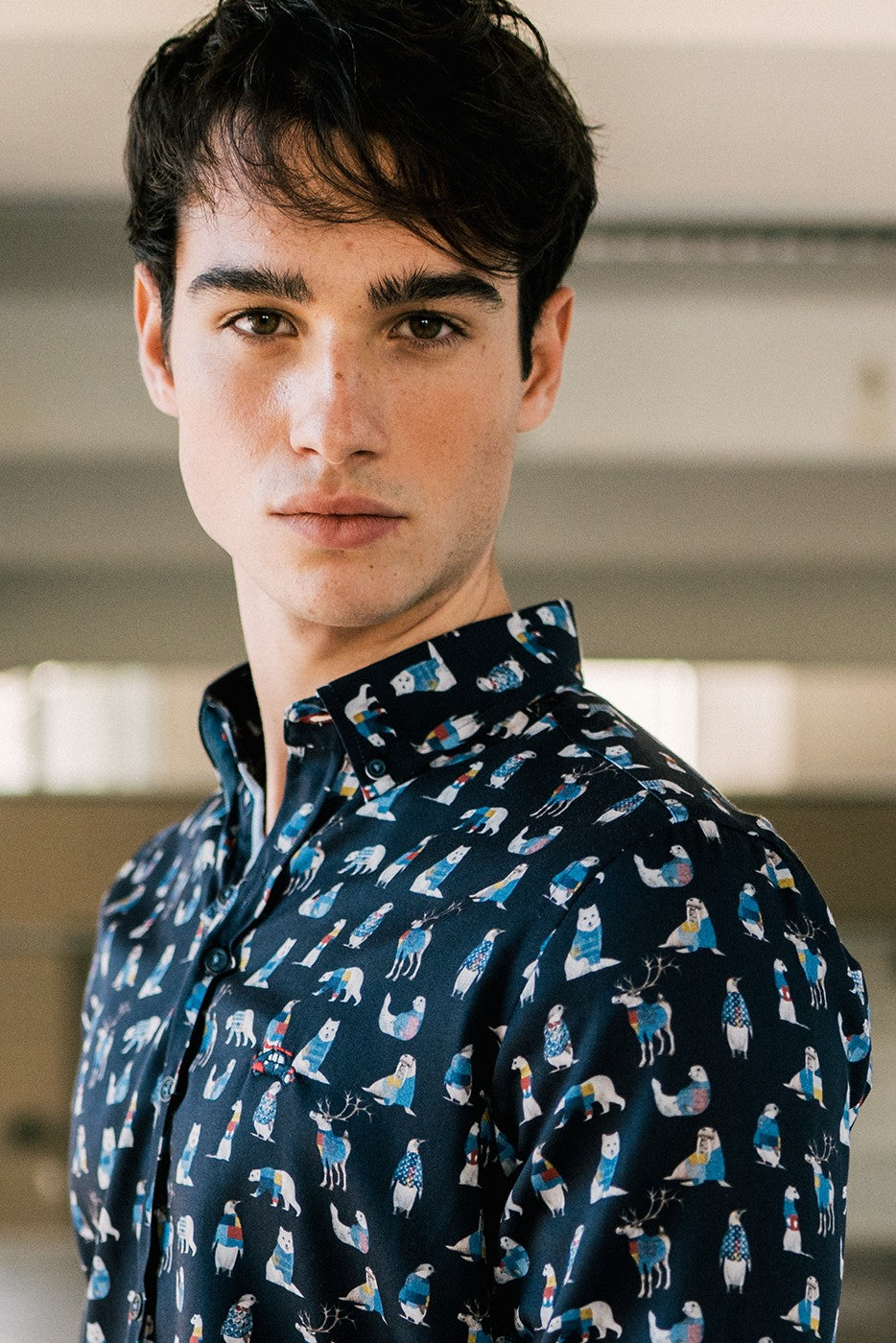 Camisa hombre con estampado de animales salvajes