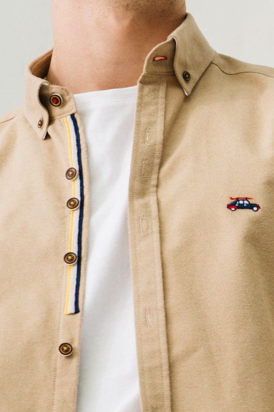 Camisa regular fit hombre camel