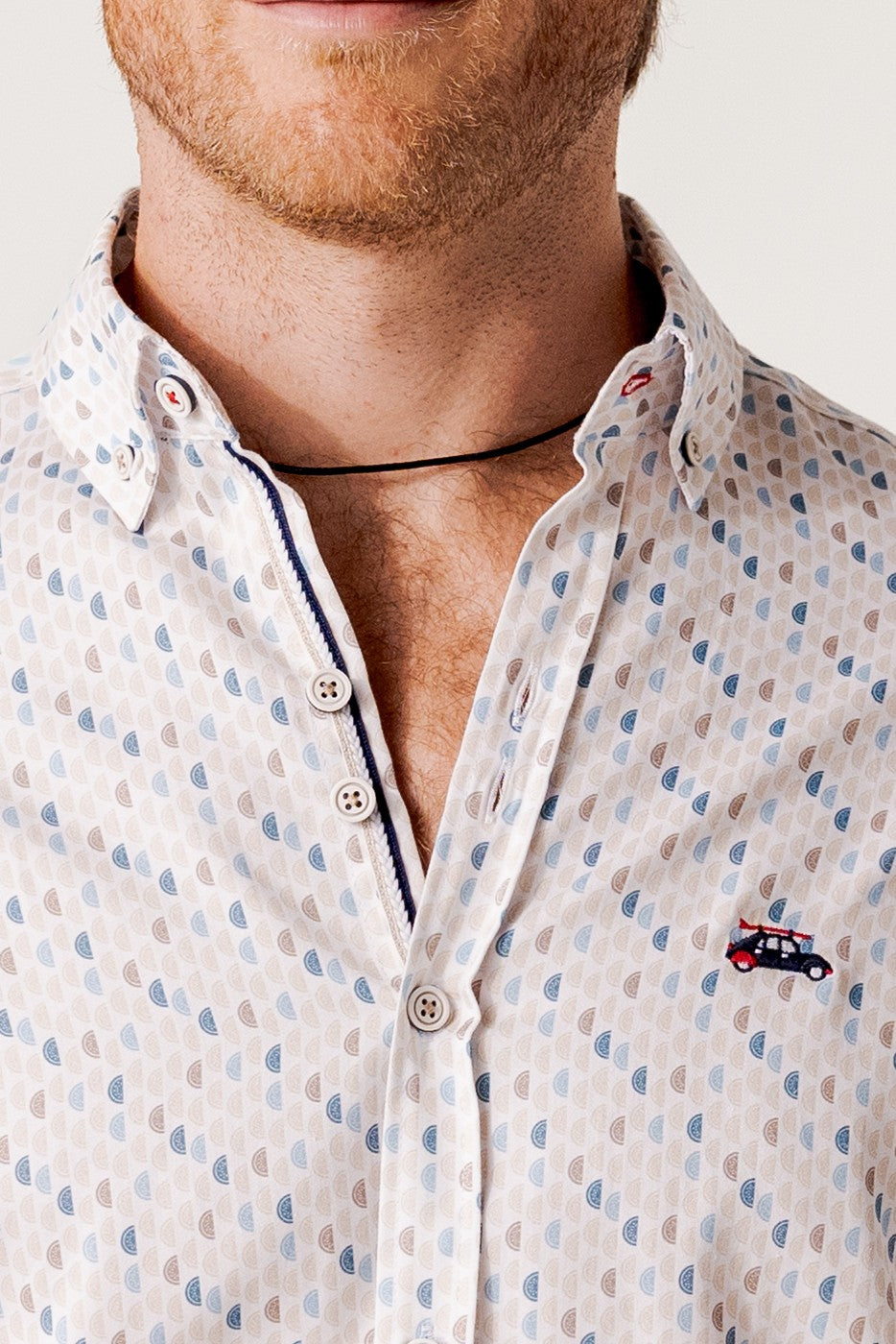 Camisa regular fit estampado limones beige y azul