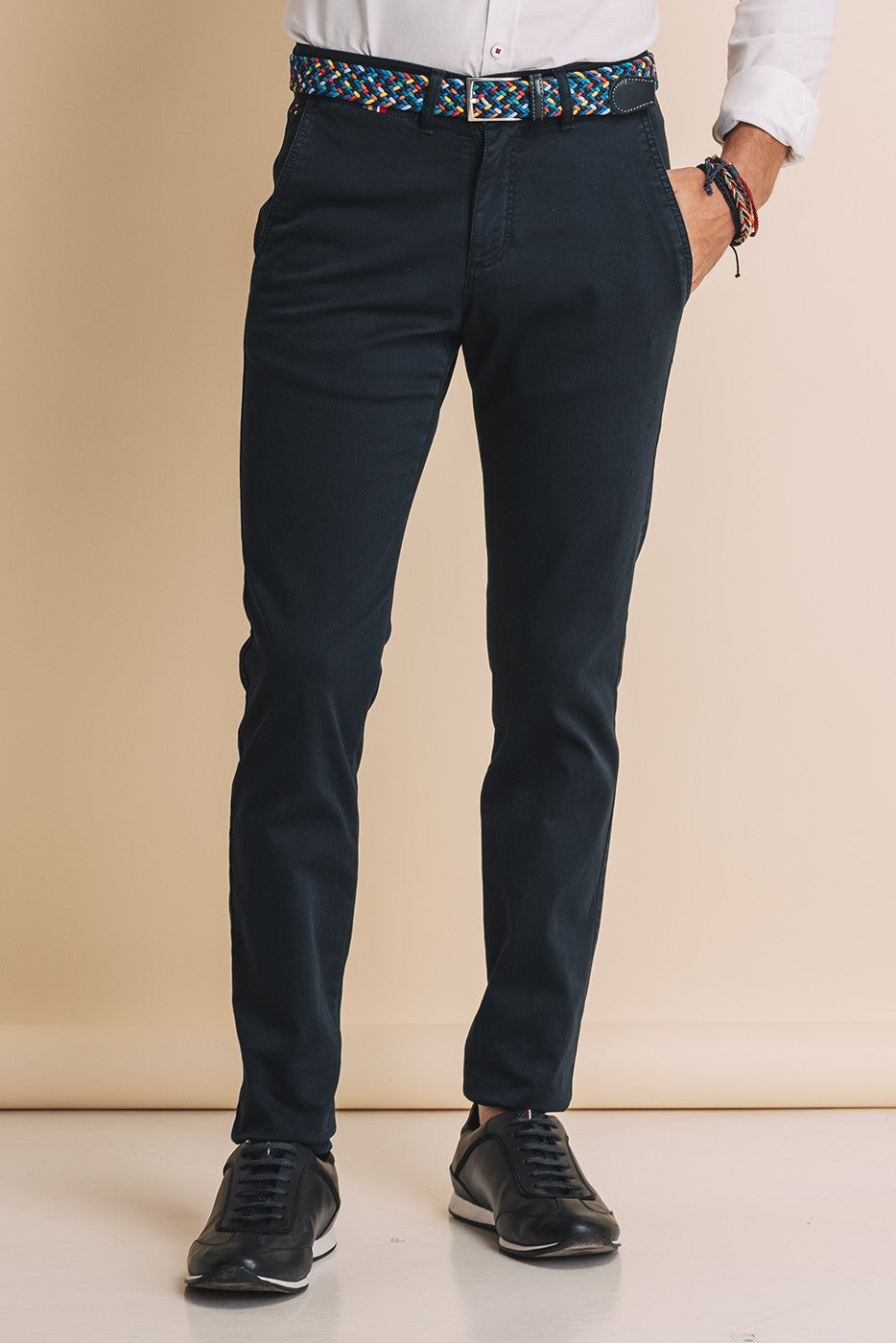Pantalón chino slim fit azul marino