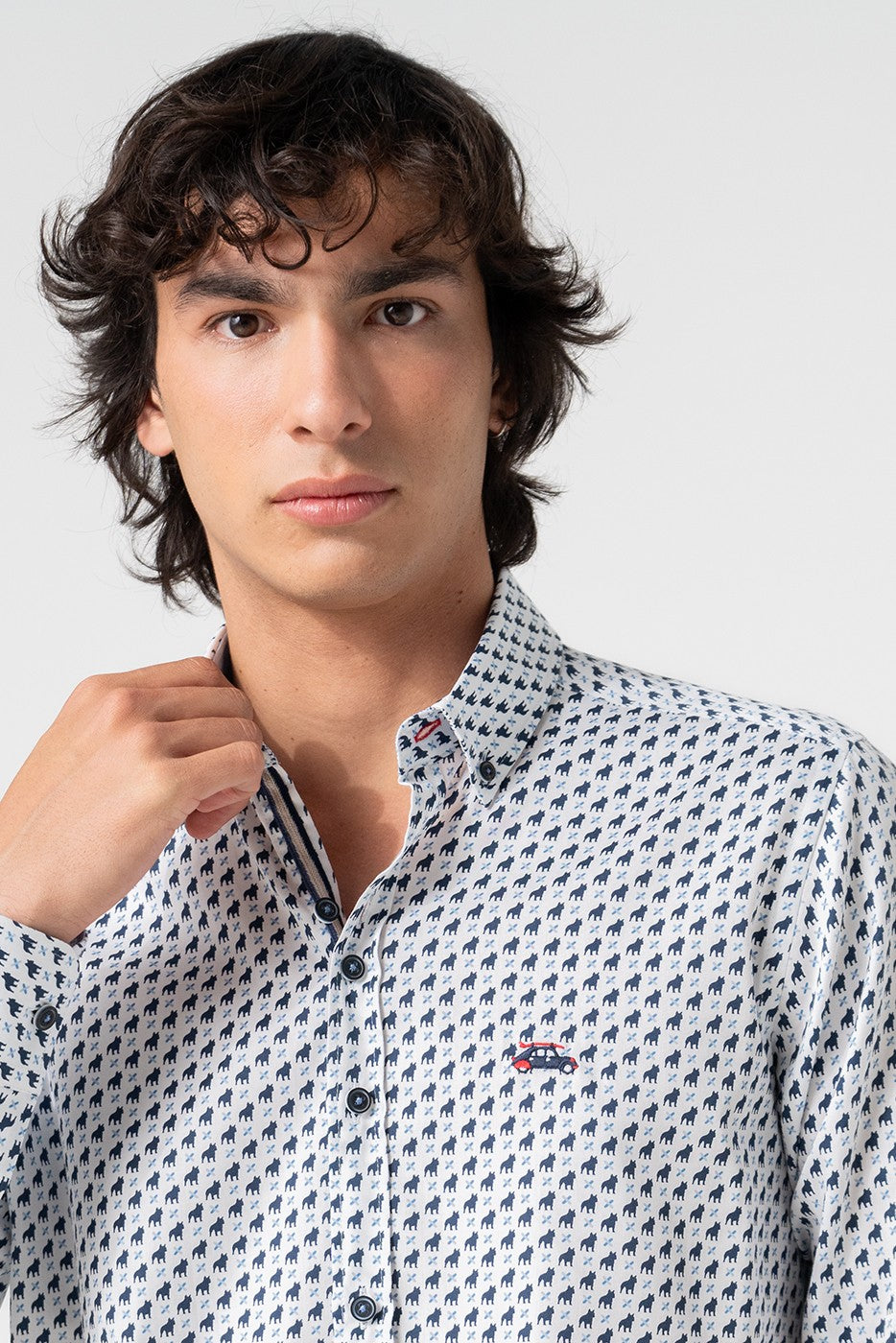 Camisa estampado bulldogs y cruces azules