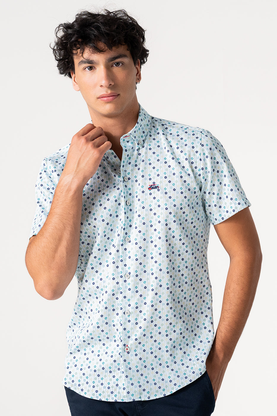 Camisa manga corta estampado flores con fondo raya celeste