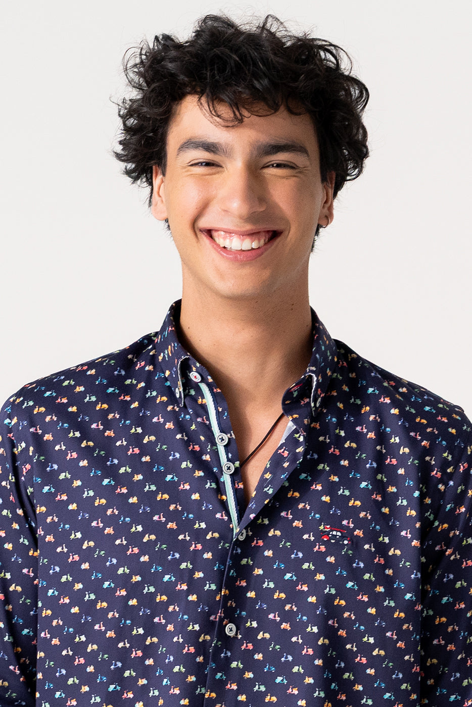 Camisa hombre estampado vespas multicolor