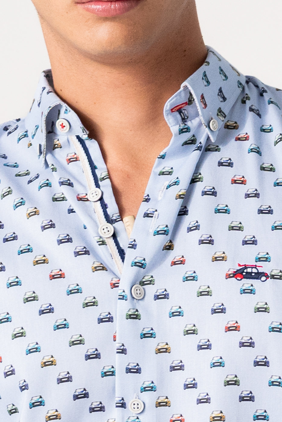 Camisa slim fit hombre estampado coches