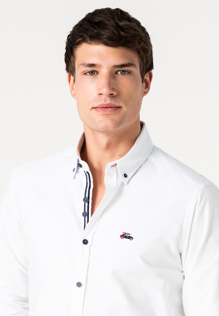 Camisa blanca lisa hombre detalles contraste