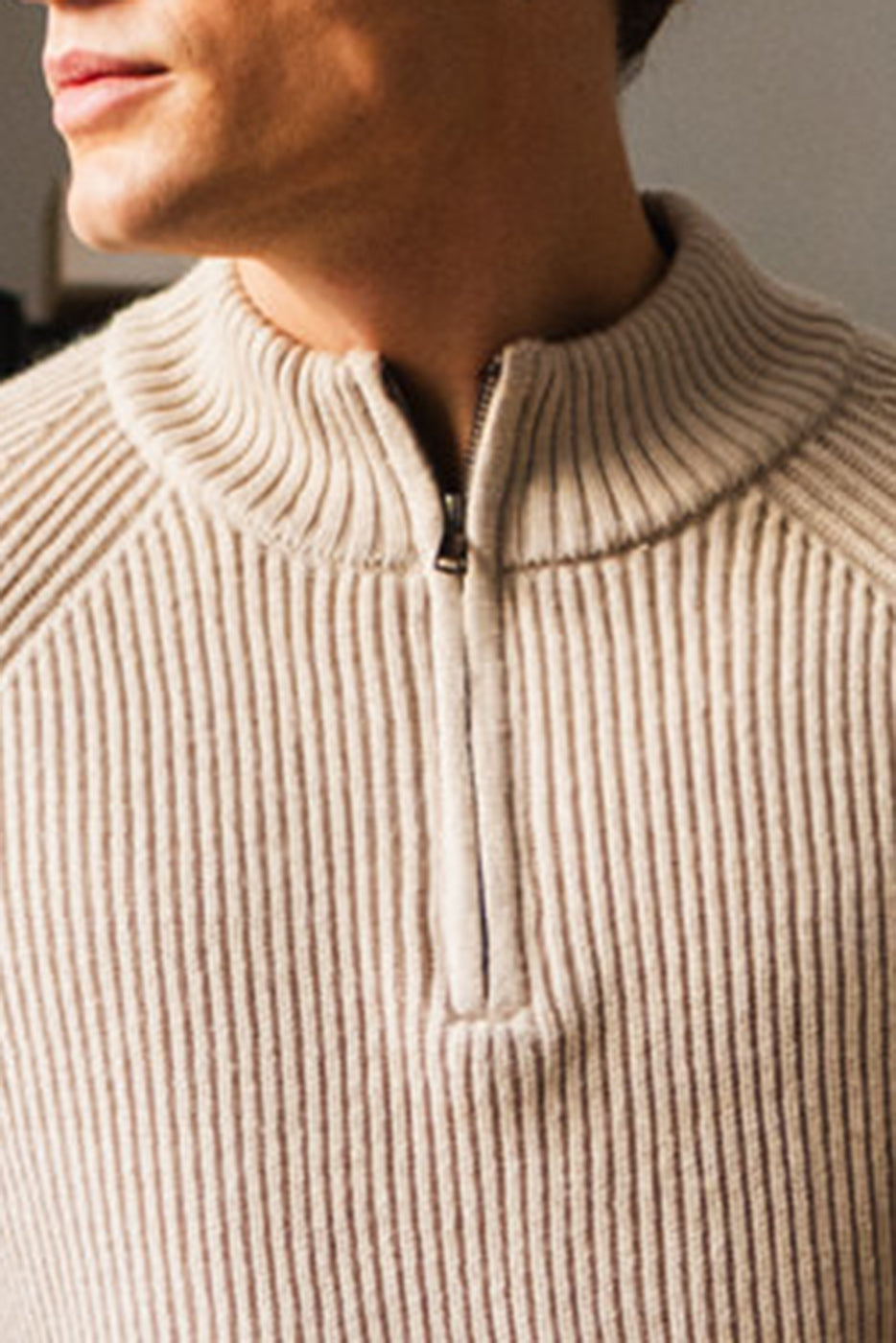 Jersey cuello con cremallera beige
