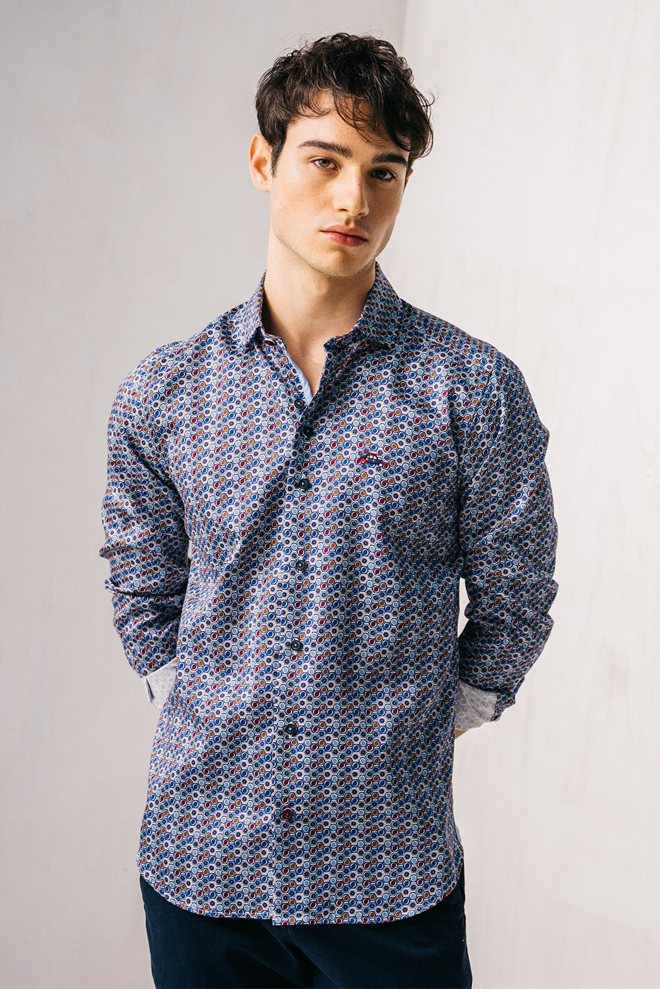 Camisa con estampado geométrico