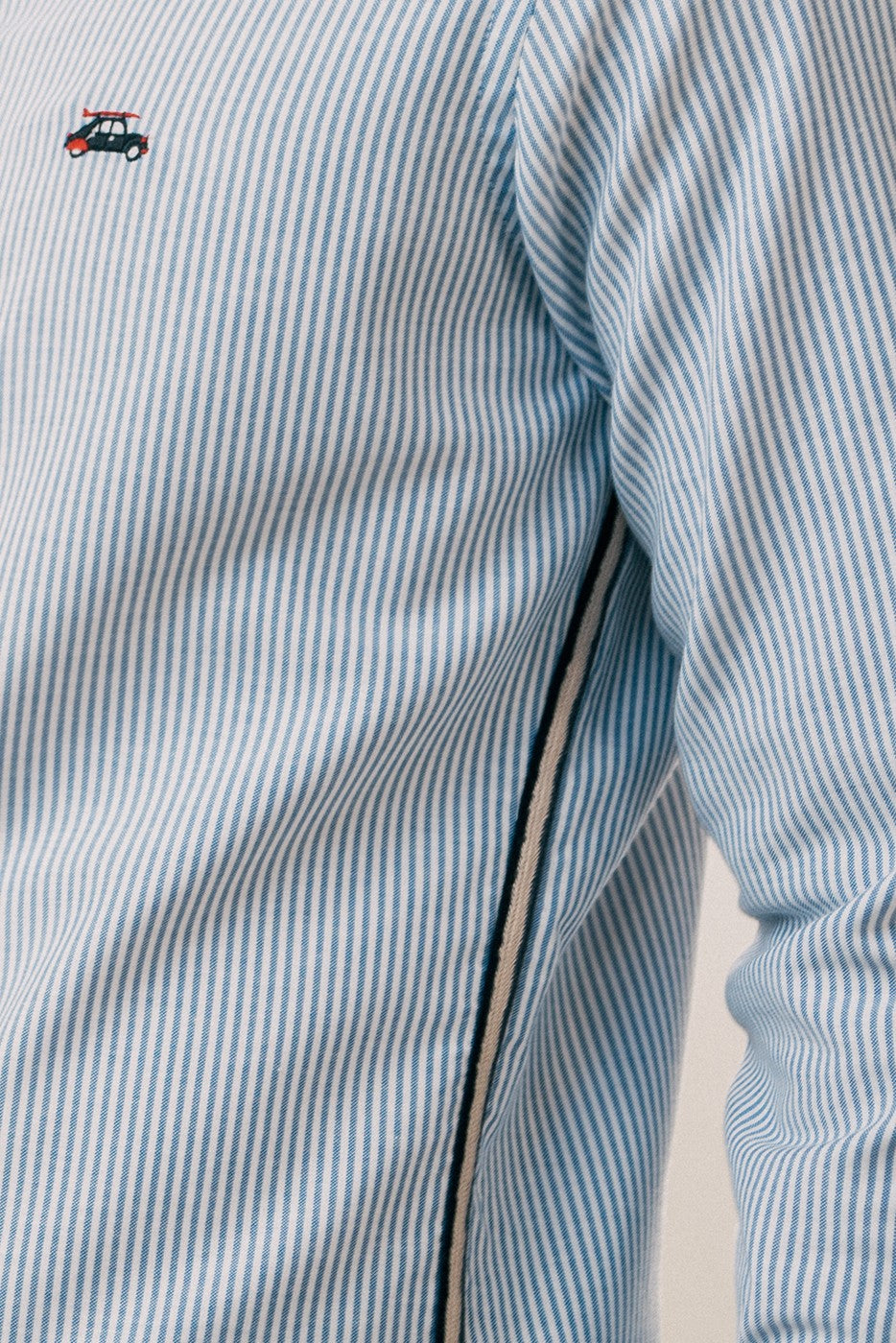 Camisa oxford rayas azules con detalles