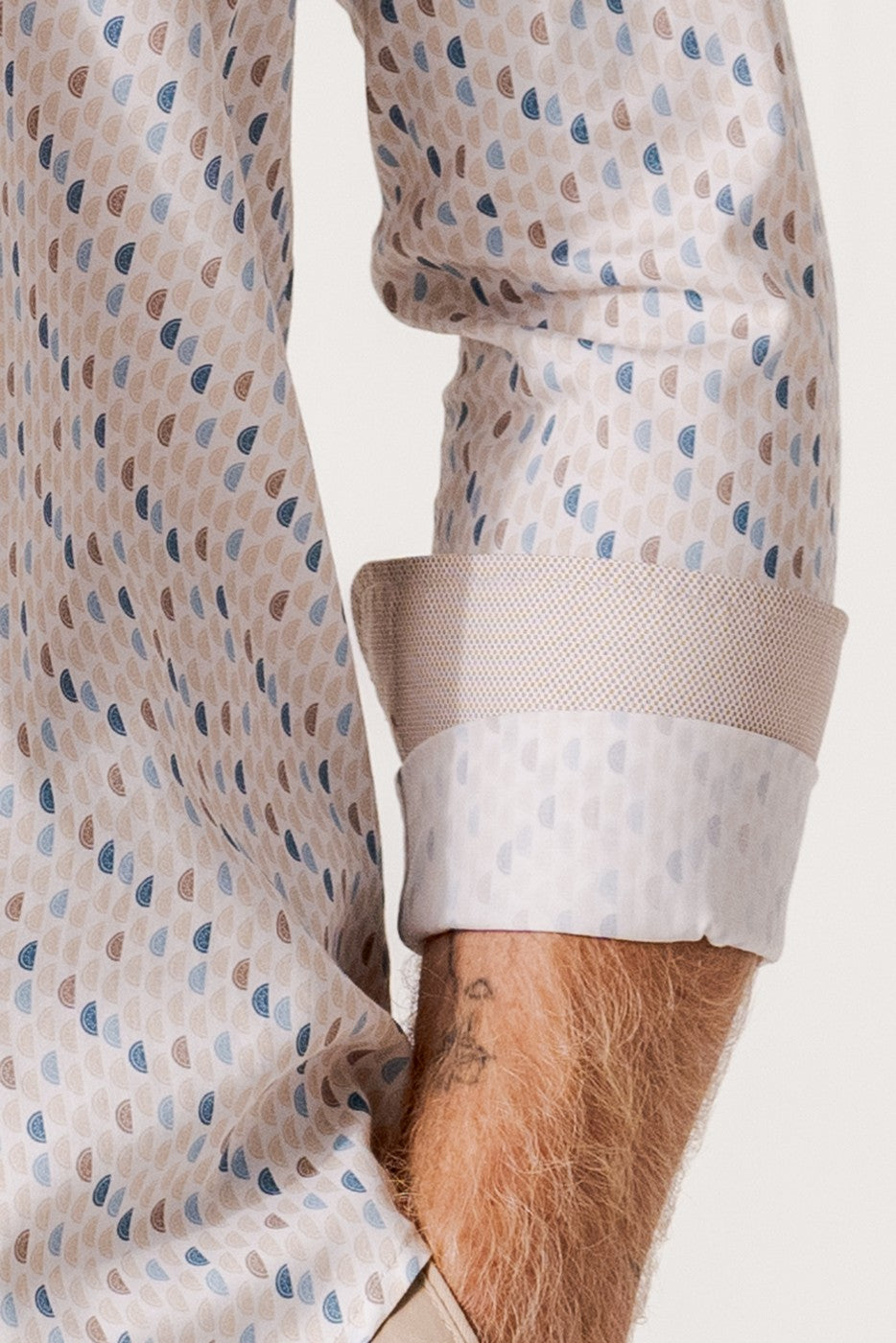 Camisa regular fit estampado limones beige y azul