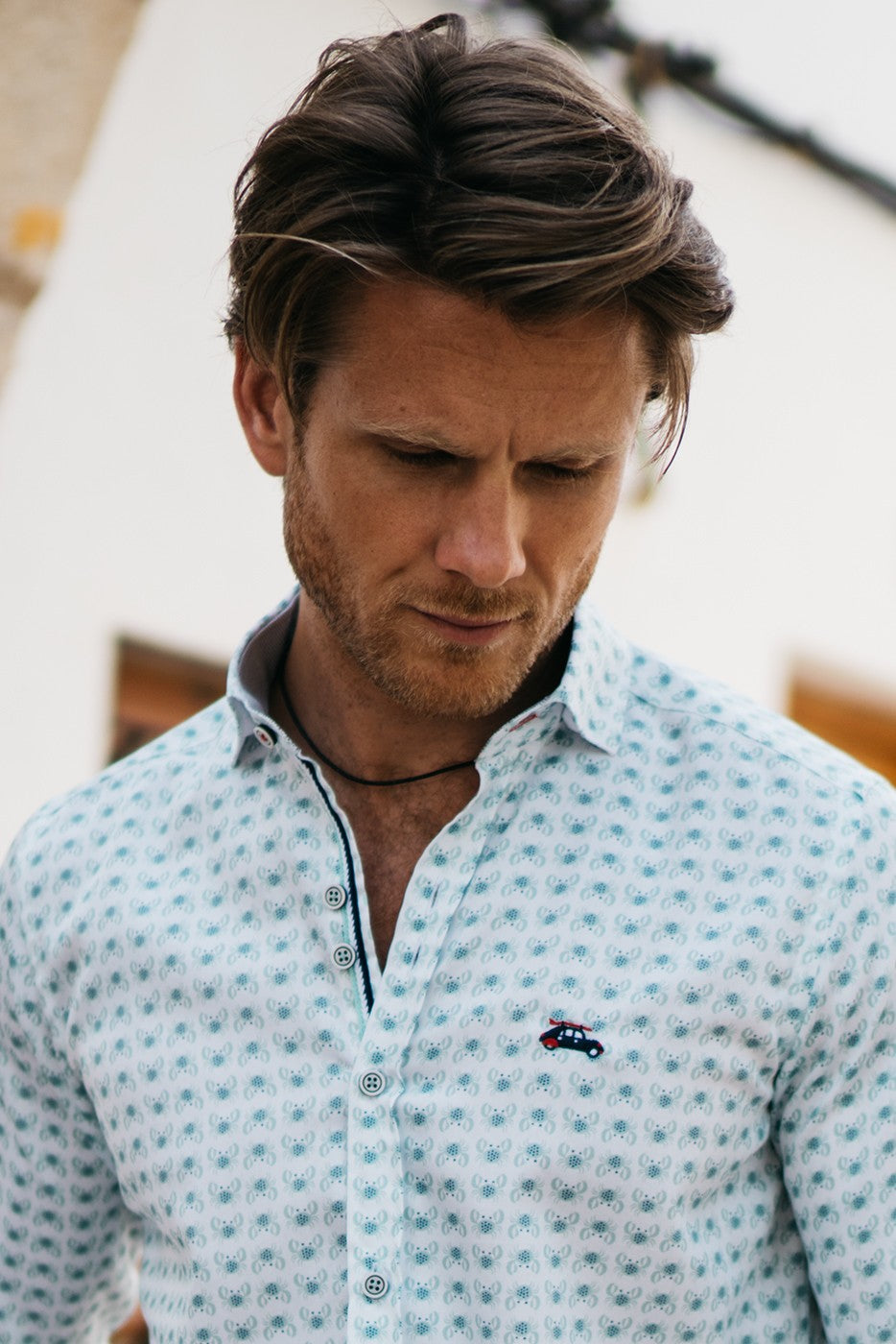 Camisa hombre regular fit estampado cangrejos verdes