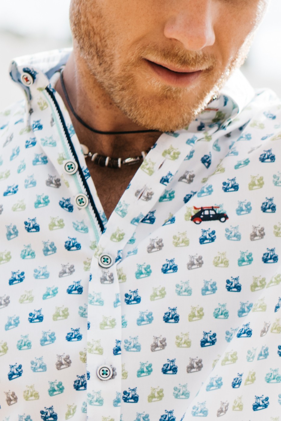 Camisa manga corta regular fit motos scooter azul