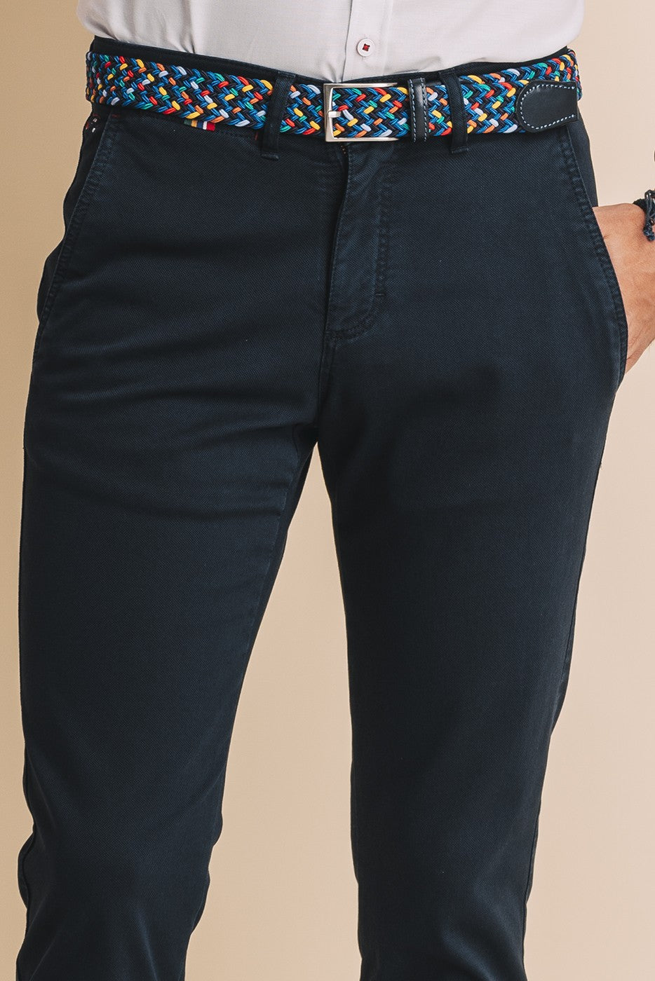 Pantalón chino slim fit azul marino