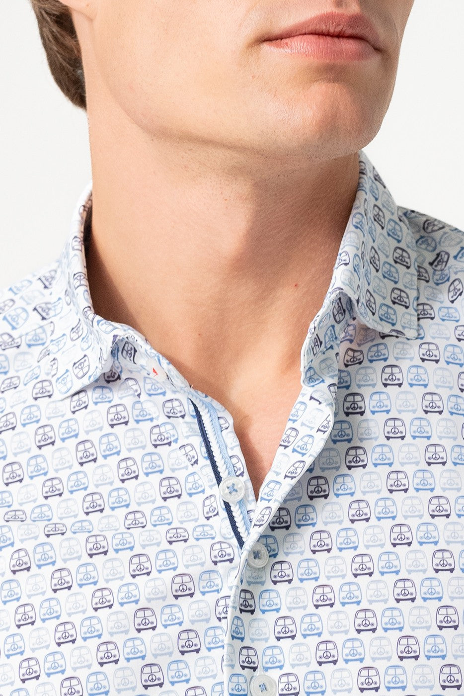 Camisa estampada furgonetas azules hombre