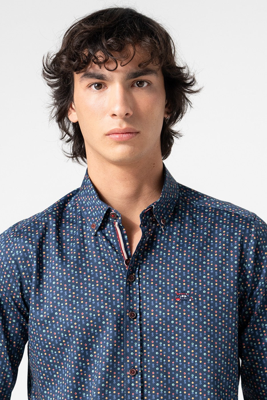 Camisa hombre circulos colores fondo marino