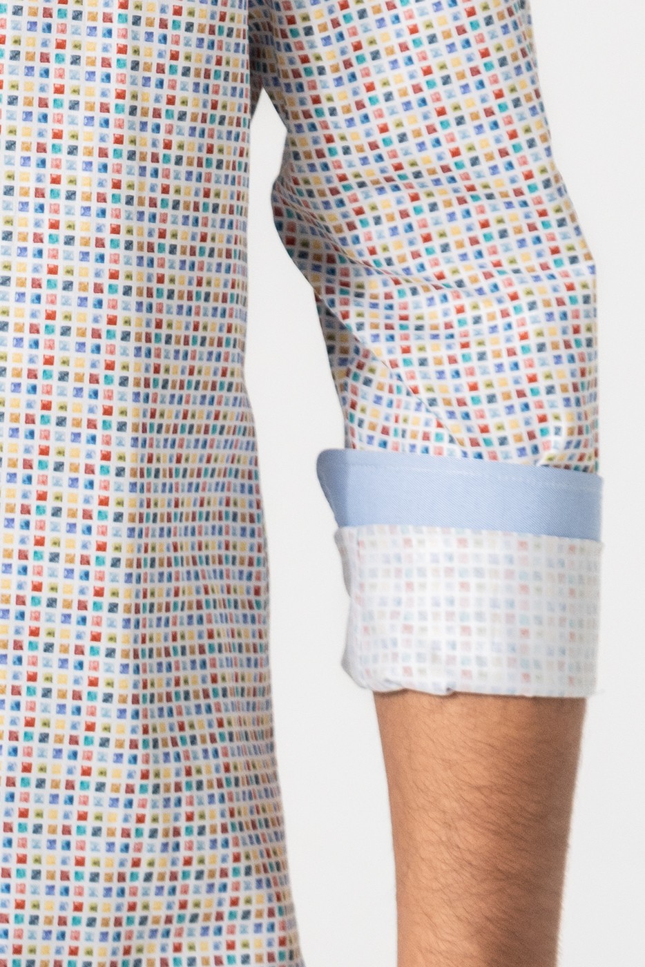 Camisa estampada cuadraditos colores fondo blanco