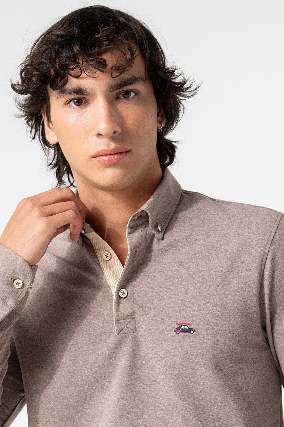 Polo de punto cuello camisero beige