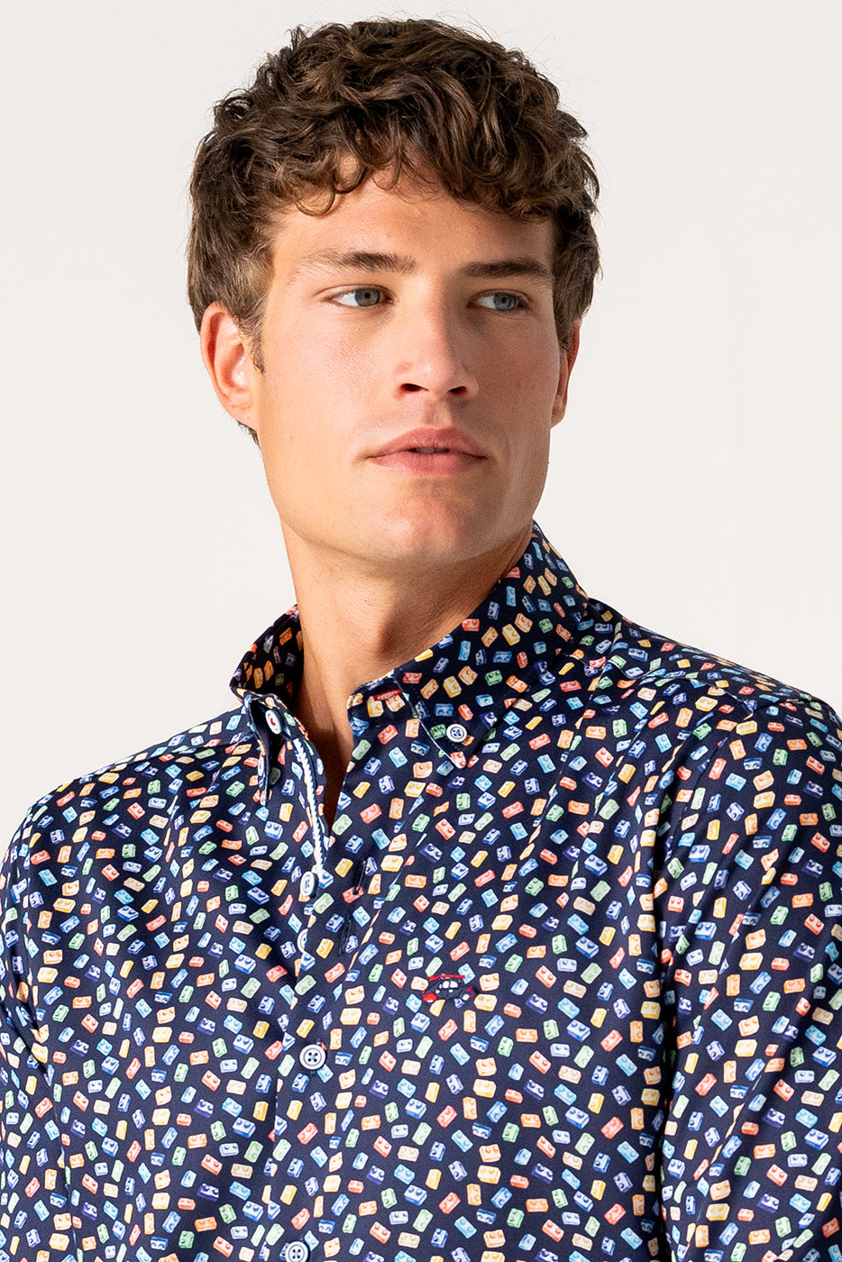 Camisa hombre estampado bloques fondo marino