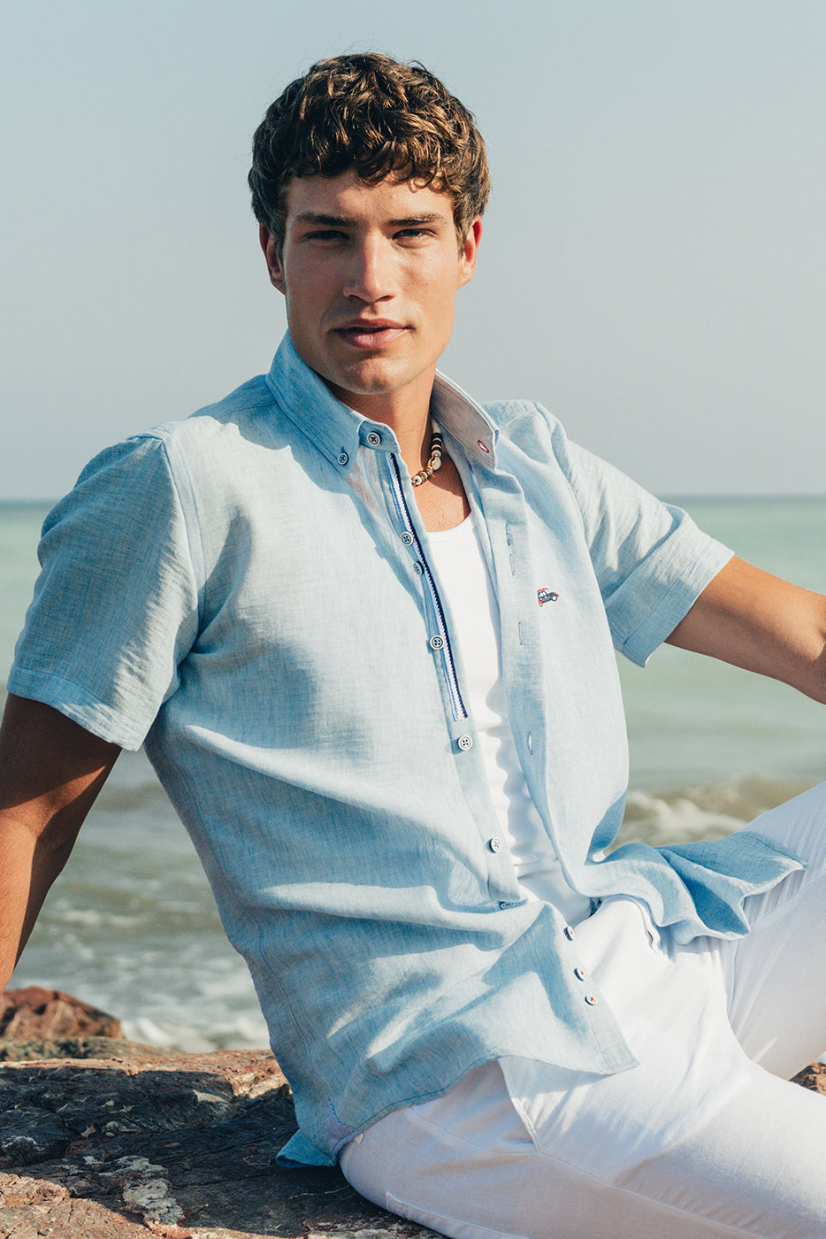 Camisa manga corta lina en tono celeste