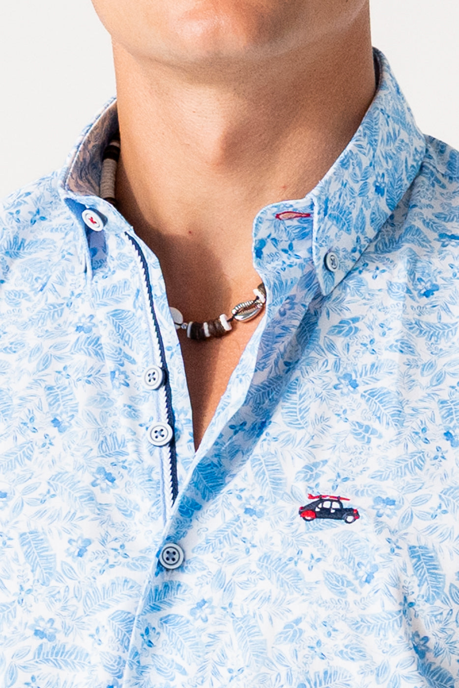 Camisa hombre manga corta estampado hojas azules