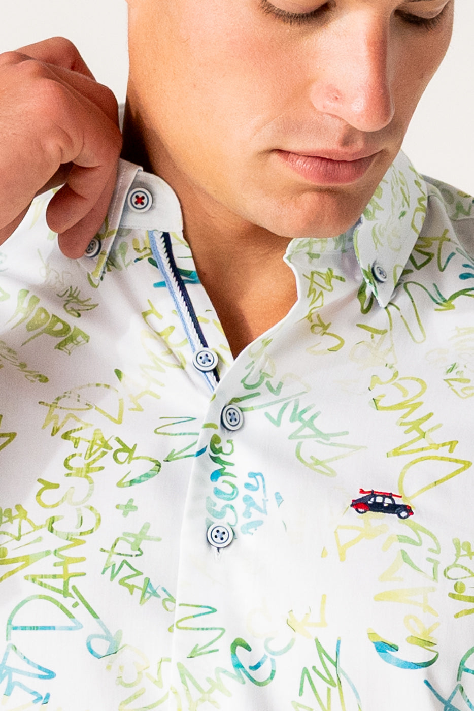 Camisa slim fit hombre estampado grafiti verde 