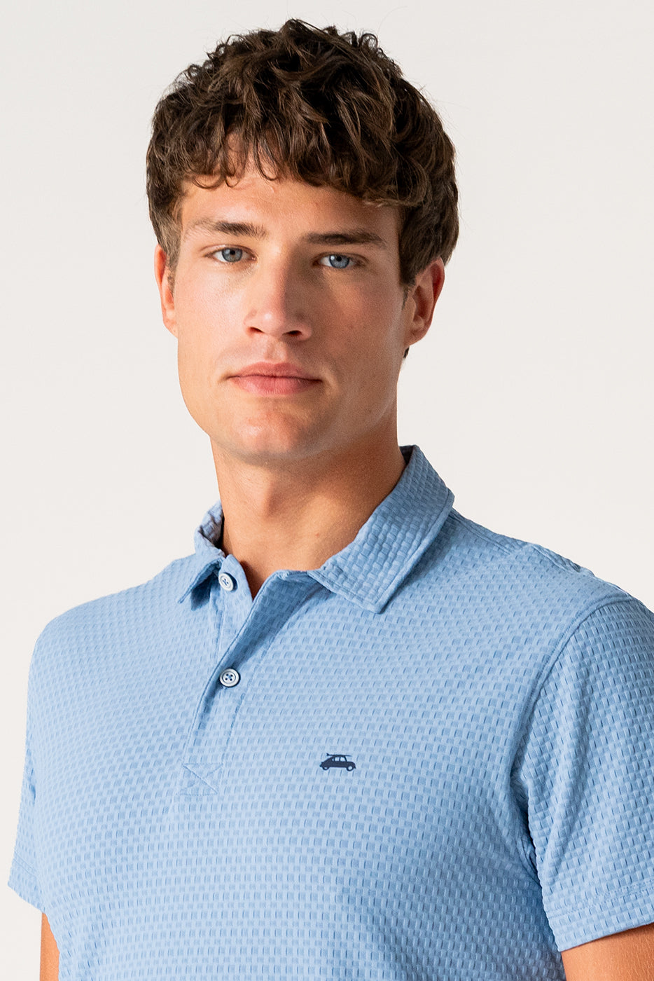 Polo hombre celeste tejido técnico