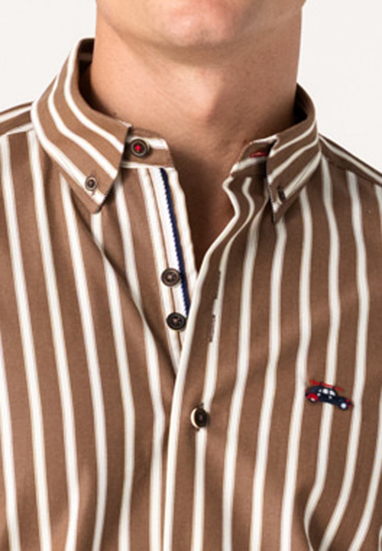 Camisa a rayas tonos tierra hombre