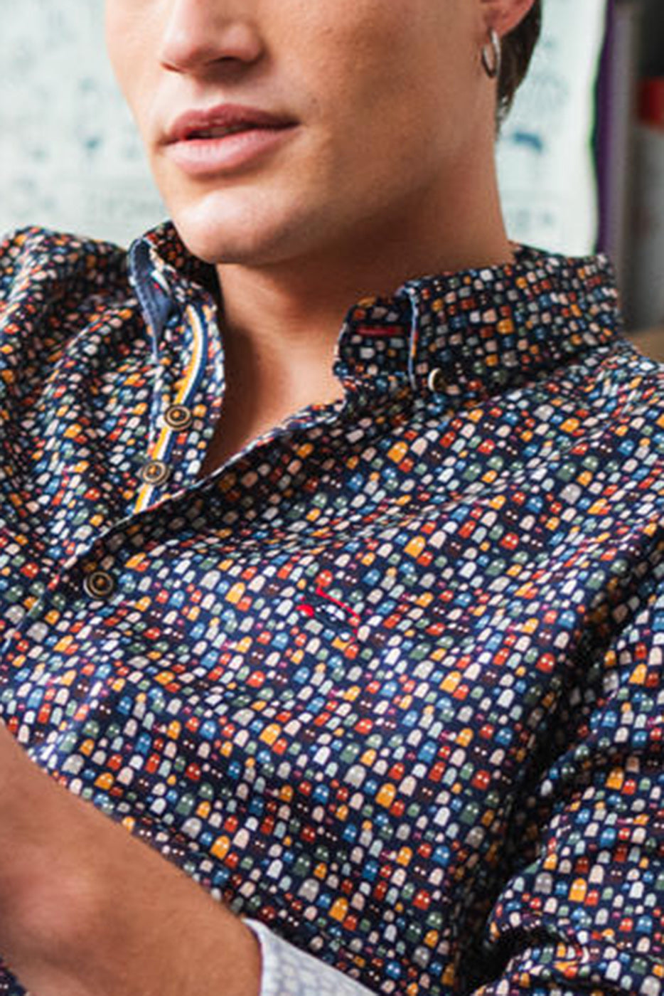 Camisa hombre estampado fantasmas pacman multicolor