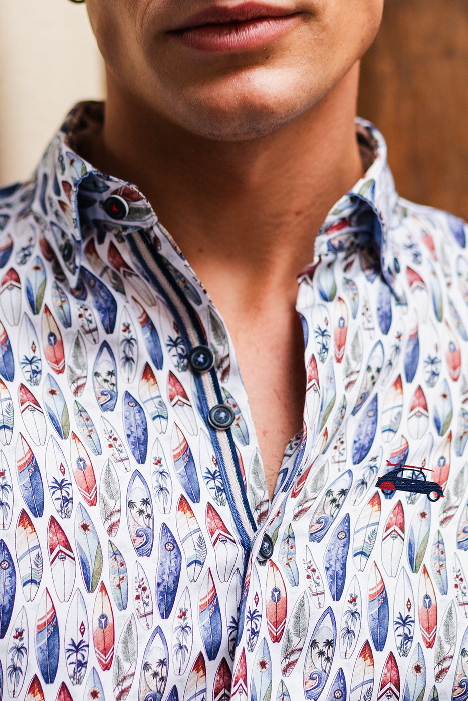 Camisa hombre estampada tablas surferas multicolor