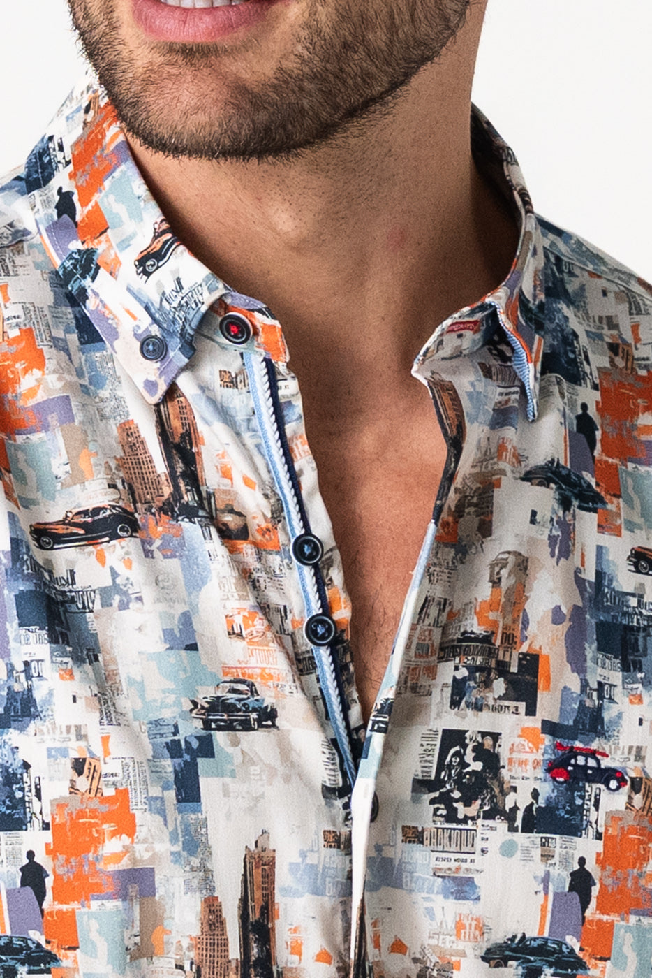 Camisa estampada estilo revista retro tonos naranja y azul