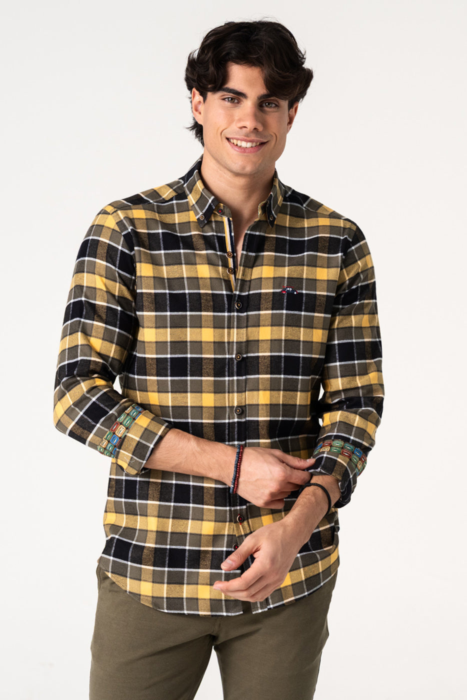 Camisa amarilla y negra a cuadros estilo casual hombre
