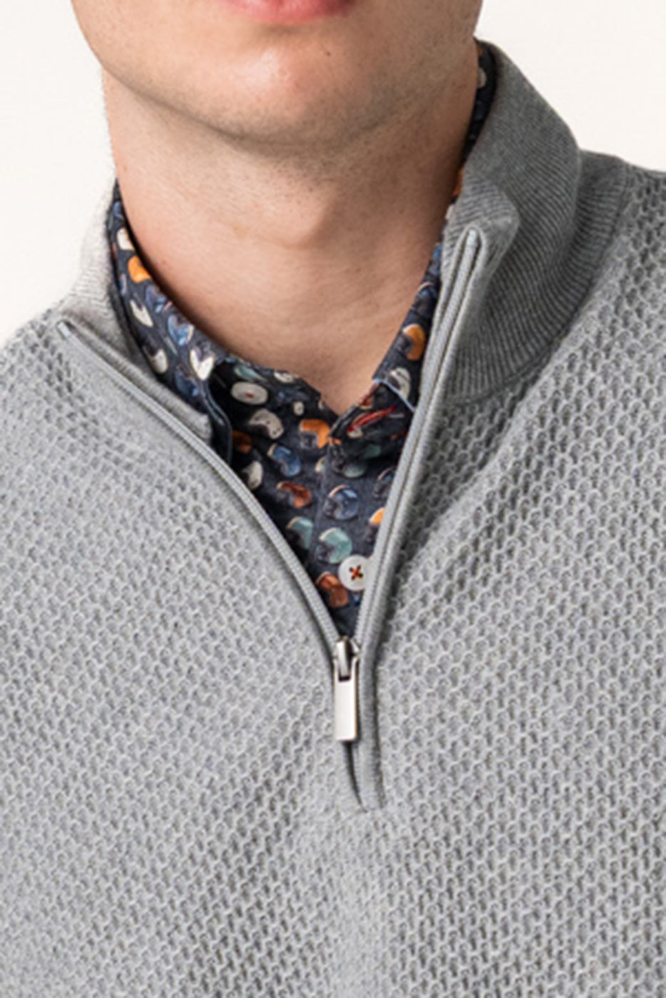 Jersey gris texturizado con media cremallera para hombre